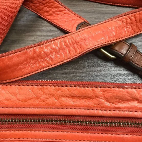 FOSSIL Explorer Crossbody Bag Orange Pebbled Leather Zip Top‎ Purse Pockets FLAW - Picture 15 of 16